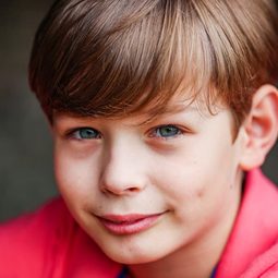 Frederick Dallaway - 小熊維尼：血與蜜演員 飾演Young Christopher Robin