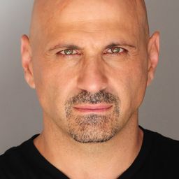 Theo Kypri - 獵魔教士演員 飾演Familiar