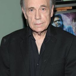 Donald F. Glut - 便宜貨演員 飾演Movie patron