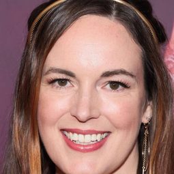 Sarah Nicklin - 大力水手：血腥菠菜演員 飾演Adrienne