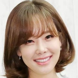 So Yoo-jin 飾演 Devil