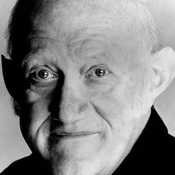 尼古拉斯·史密斯 飾演 Hastings