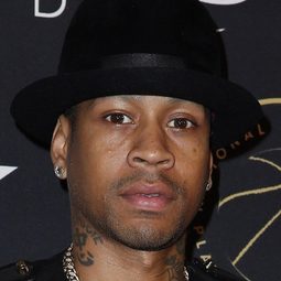 艾倫·艾佛森 飾演 Self (archive footage)