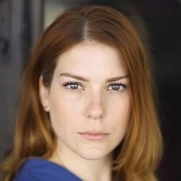 Lauren Gros 飾演 Laura