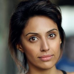 瑞圖·艾莉 飾演 Inspector Urvashi Das