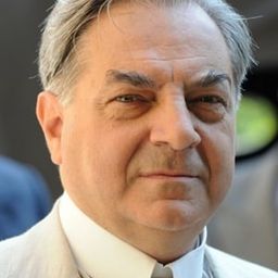 Maurizio Marchetti 飾演 Giulio Fontana