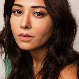 芙蕾雅·亞當斯 飾演 Gwen 2.0