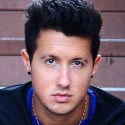 泰勒·山米 飾演 Greg (uncredited)