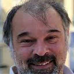 Gérard Dubouche 飾演 Etienne