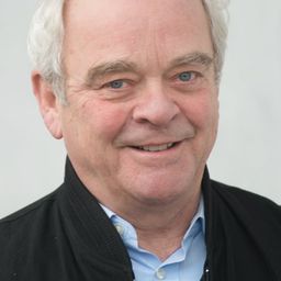 Götz Burger 飾演 Gemeindevorstand Moser