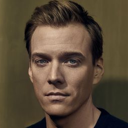 傑克·阿貝爾 - 致命出軌演員 飾演Everett