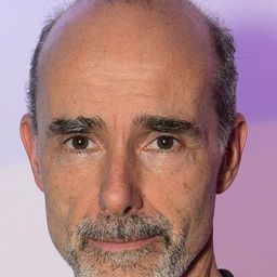 芬伯連治 飾演 Professor Greenwood