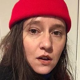 Allison Torem 飾演 Laura