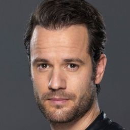 Miklós Bányai 飾演 Dávid