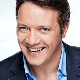 Murat Serezli 飾演 