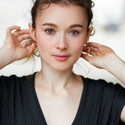 Julia Anna Grob 飾演 Hansi Meyer