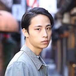 伊島 空 飾演 Ooyama