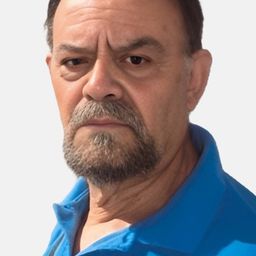 Luis Marín 飾演 Fiscal