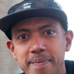 Rodrigo TX 飾演 Self