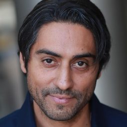 Francisco Ovalle 飾演 Ulugh Beg (Young)