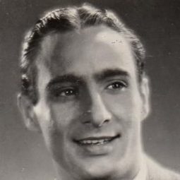 Alfredo Mayo - 倫敦上空的鷹演員 飾演English officer