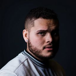 Christian J. Velez - 小吃店演員 飾演Chris Bravo