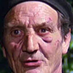 Aristide Caporale 飾演 Man at Casino (uncredited)