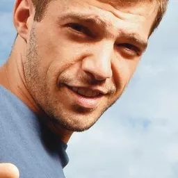 Cătălin Paraschiv 飾演 Dorsey