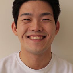 Son Seung-beom 飾演 Player