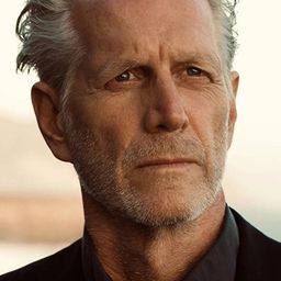 Hoyt Richards - Doe演員 飾演Detective Rayburn