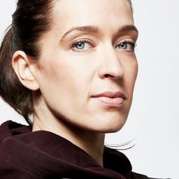 Elsa Saisio - 雙重身分演員 飾演Tom's Wife