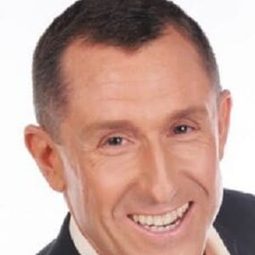 Joe Fishel - 流星射手演員 飾演News 10 Camera Man