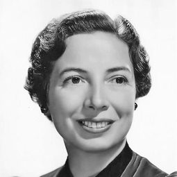 Sara Haden 飾演 Flora