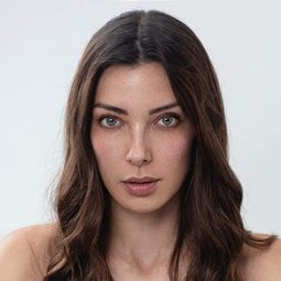 諾瑪·尼維亞 - 邪惡願望演員 飾演Frankie