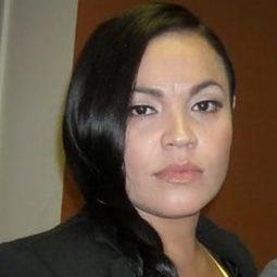 Ana Gerena 飾演 Isabel