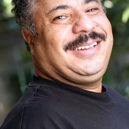 Erkan Üçüncü - 布爾薩的夜鶯演員 飾演Organizatör Nuri