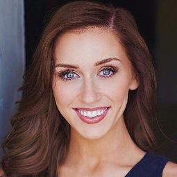 Grace Montie 飾演 Crystal Lanning