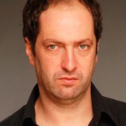 喬斯因·本格特伊 飾演 Alex