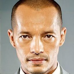 亞瑟·阿庫納 飾演 Manuel Bernal