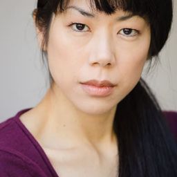 Mariko Denda 飾演 Reporter