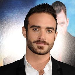 約書亞·薩塞 飾演 William Mitchell