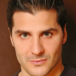 Alejandro Casaseca - 我的奶奶是蕾絲演員 飾演Benito