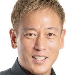 內海潤一 飾演 