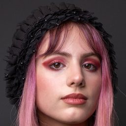 Yas Farkhondeh - 伊家猜情尋演員 飾演Minoo