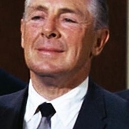 Leon Alton - 天鵝公主演員 飾演Ball Attendee