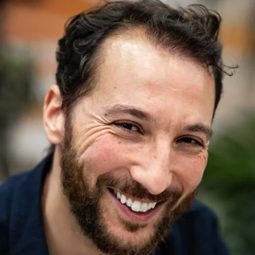 Nabil Djedouani 飾演 Jésus