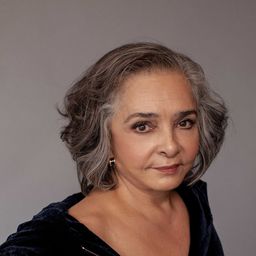 Ana Martín 飾演 Dolores