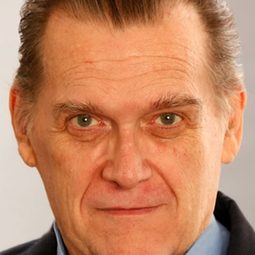 Jed Curtis - 東遇西演員 飾演Easy Come Bartender