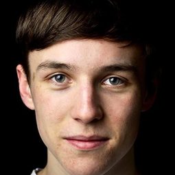 Oscar Kennedy 飾演 Young Nigel Slater