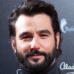 Antonio Velázquez 飾演 Alberto